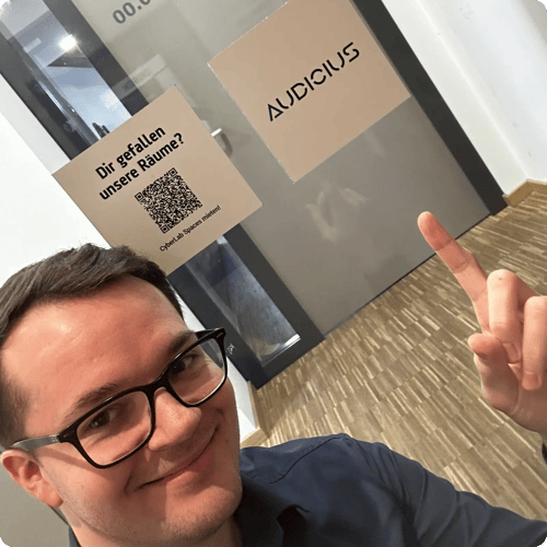 Alex-mit-Logo-1 Alex-mit-Logo-1