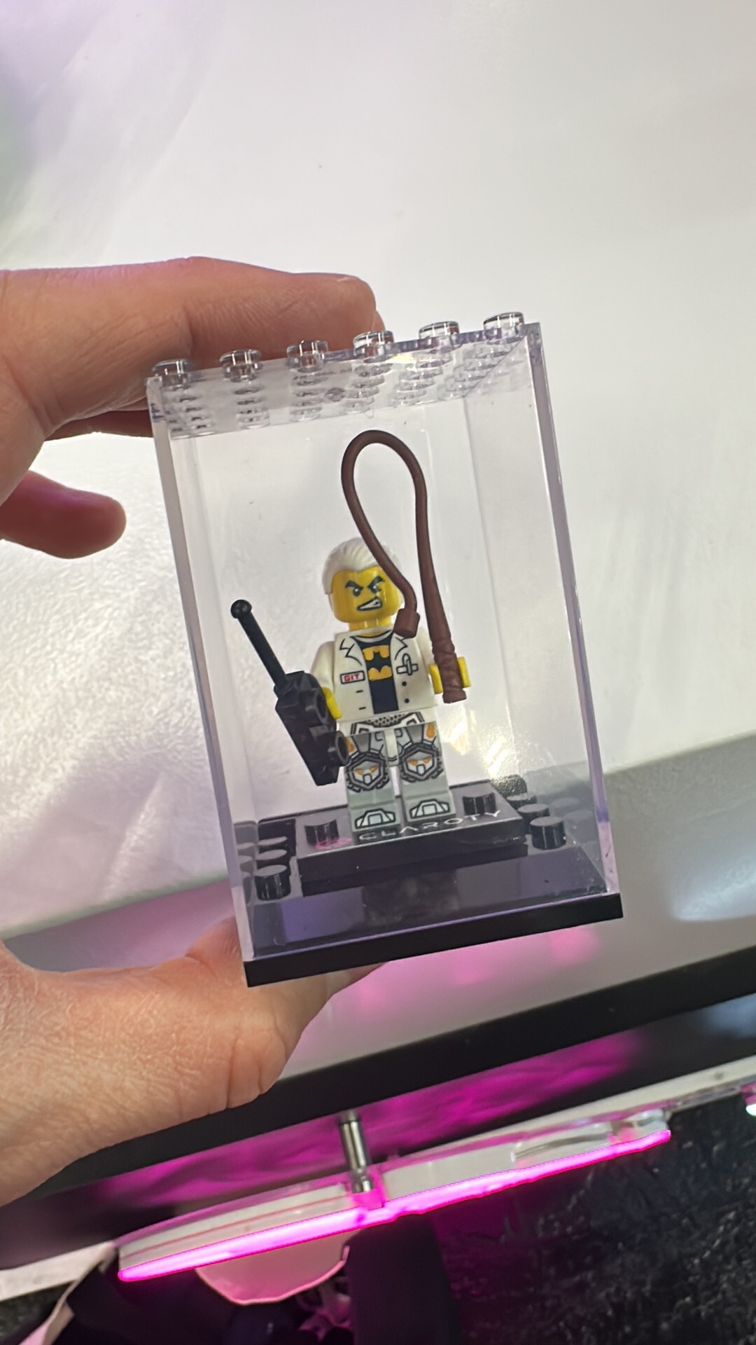 Lego Figur von einem Messestand